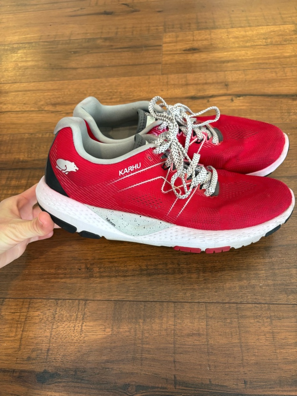 Karhu Ikoni Ortix Red White Running Shoes Sneakers Mens Size 9